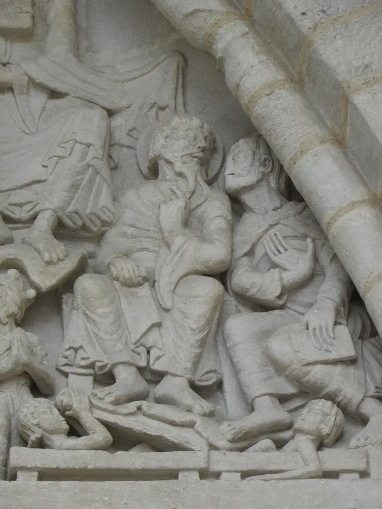 Het romaanse tympaan boven het zuidportaal van de abdijkerk van Beaulieu-sur-Dordogne, met Christus in majesteit