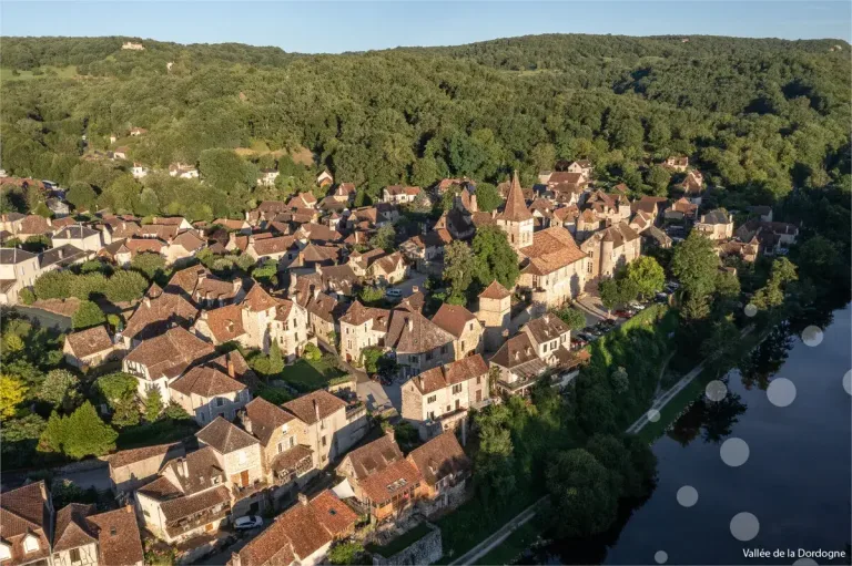 Carennac, dorp aan de Dordogne met kasteel en klooster
