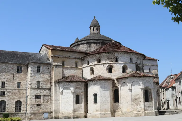 L'abbatiale Sainte-Marie de Souillac et les coupoles caractéristiques de son chœur roman